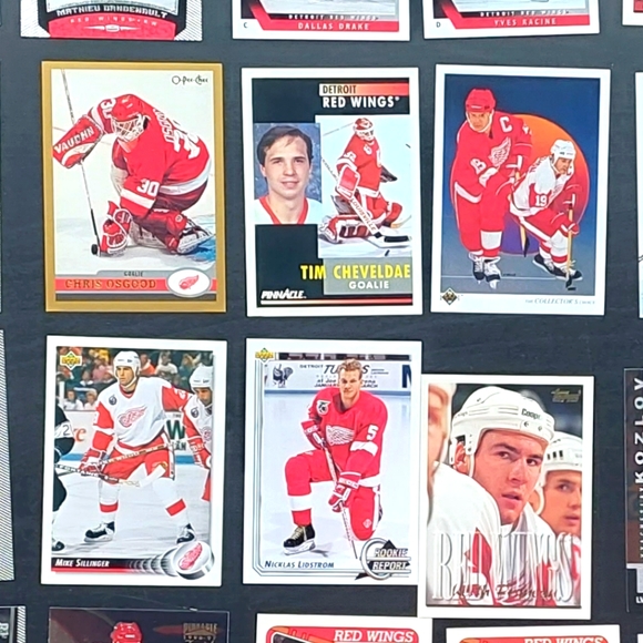 30+ Detroit Red Wings Hockey Cards from the 90's From Various Sets! - Picture 3 of 3